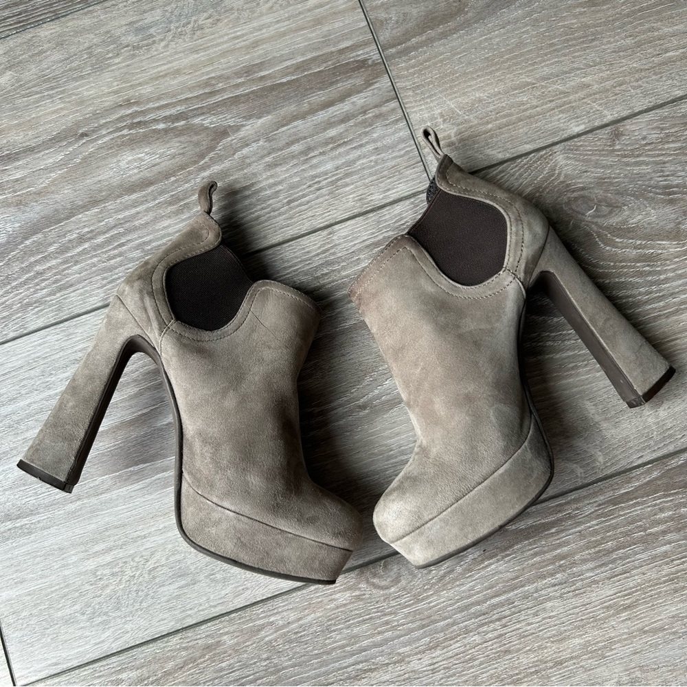 Vera Gomma Taupe  Suede Leather Chunky Heel Platform Slip On Ankle Boots - Picture 7 of 16